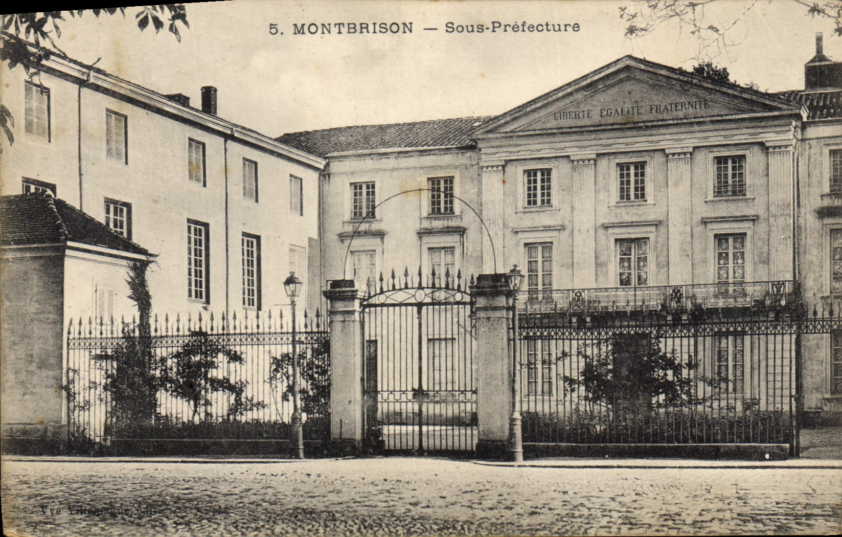 CPA Montbrison Sous Prefecture 
