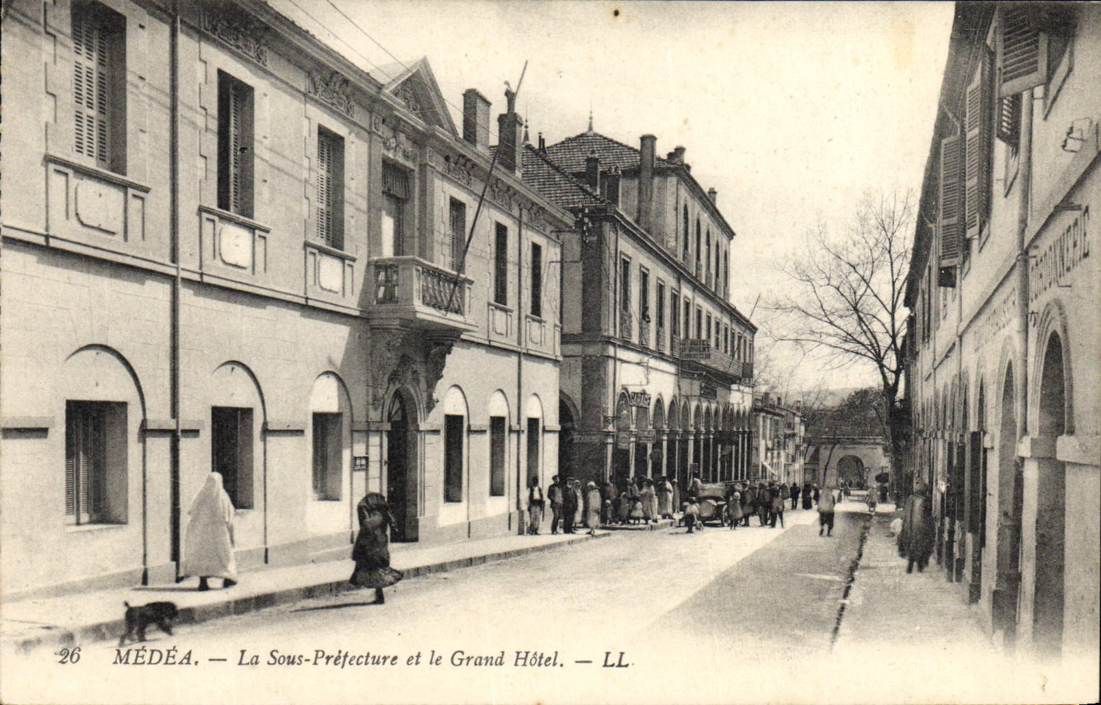 Médea — La Sous-Préfecture et le Grand Hôtel — LL.