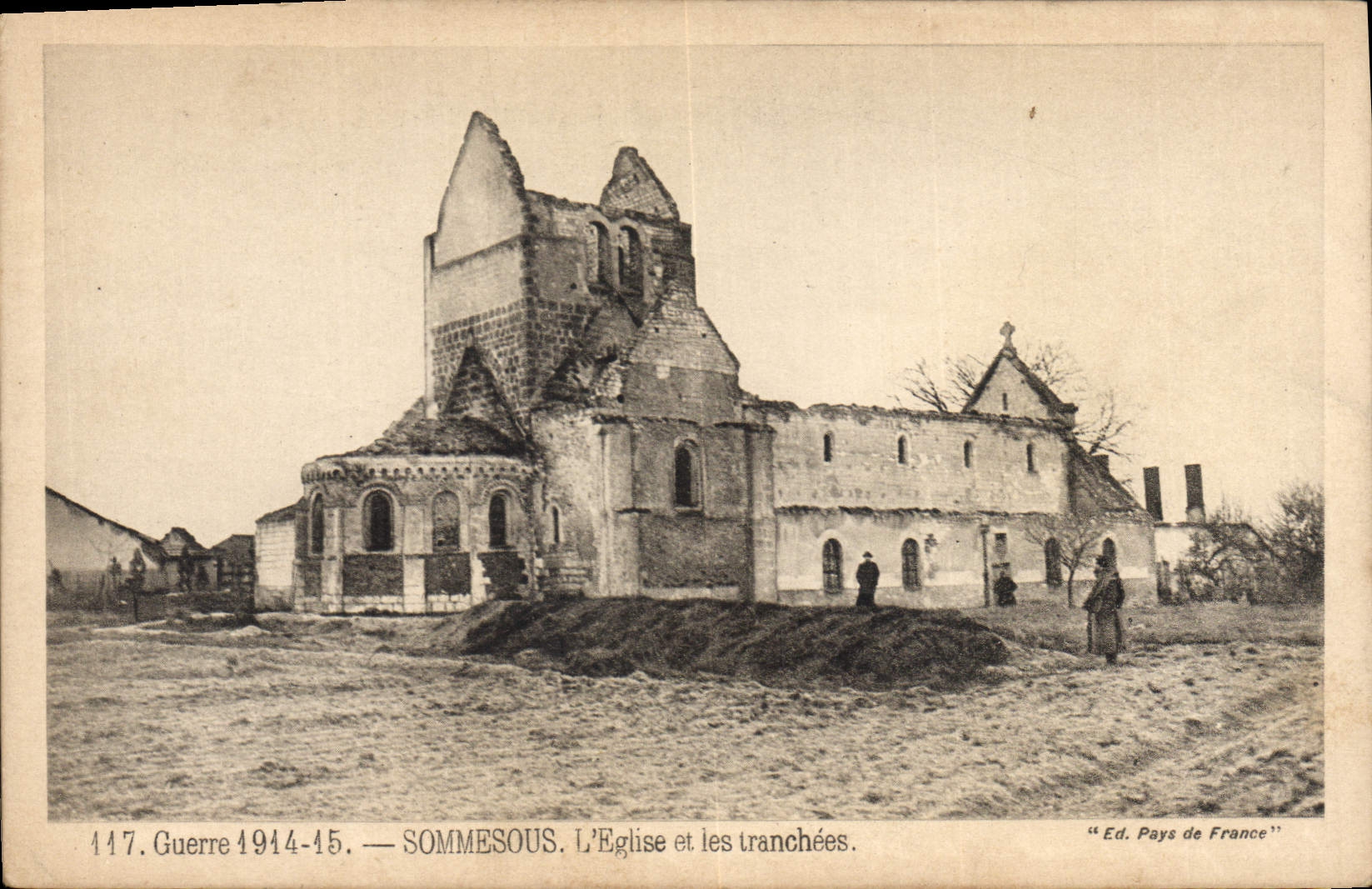 CPA Militaria Sommesous L'eglise et les tranchees