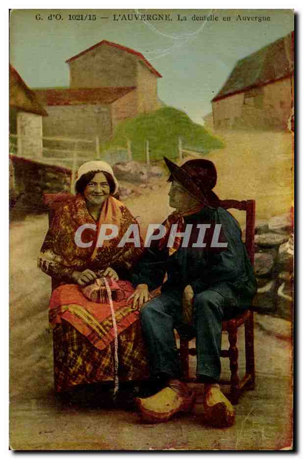CPA Folklore Auvergne La dentelle 