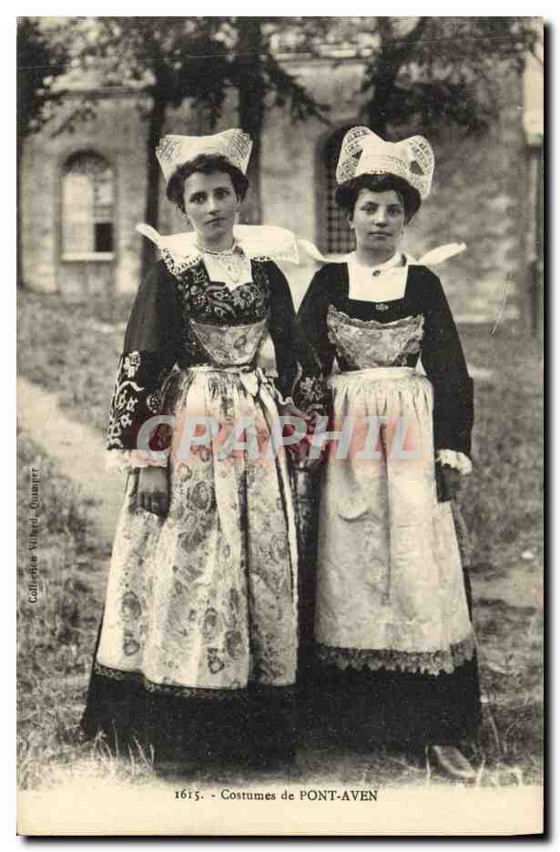 CPA Folklore Costumes de Pont Aven
