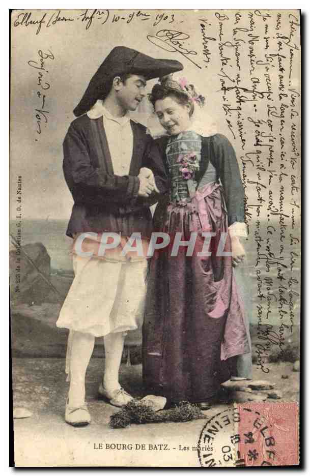 CPA Folklore Le Bourg de Batz Les maries Mariage