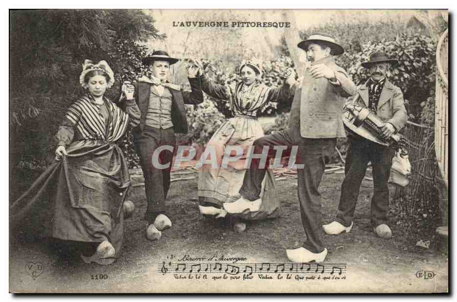 CPA Folklore Auvergne La bourree