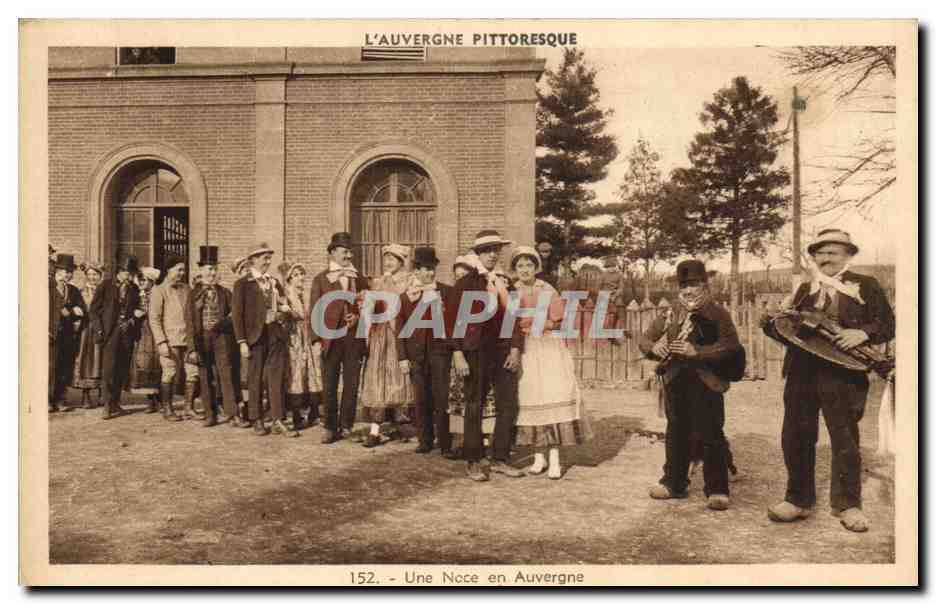 CPA Folklore Une noce en Auvergne Mariage