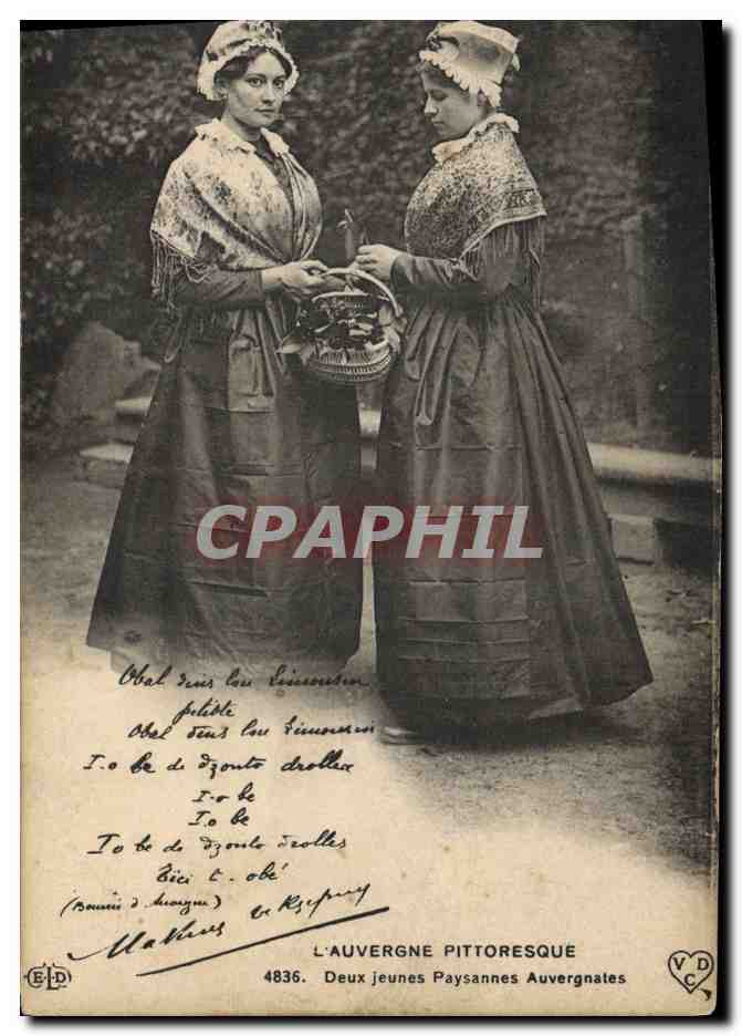 CPA Folklore Auvergne Deux jeunes paysannes Auvergnates