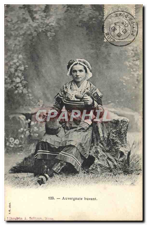 CPA Folklore Auvergnate buvant