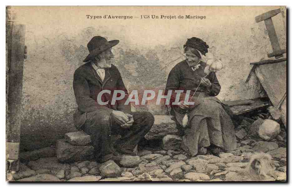 CPA Folklore Types d'Auvergne Un projet de mariage