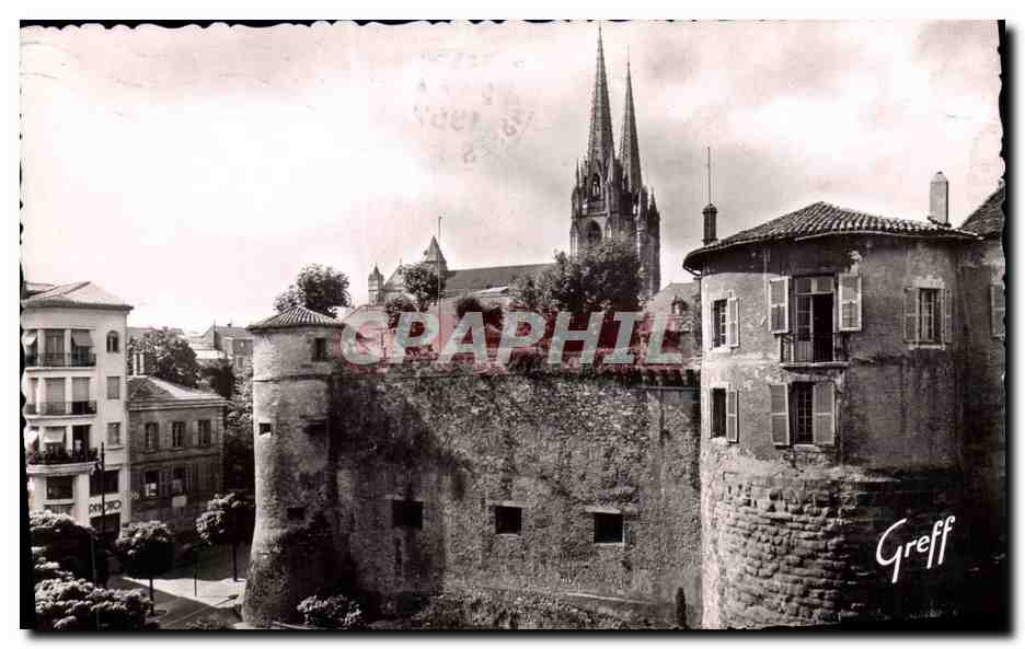 CPM Chateau vieux et la cathedrale Bayonne