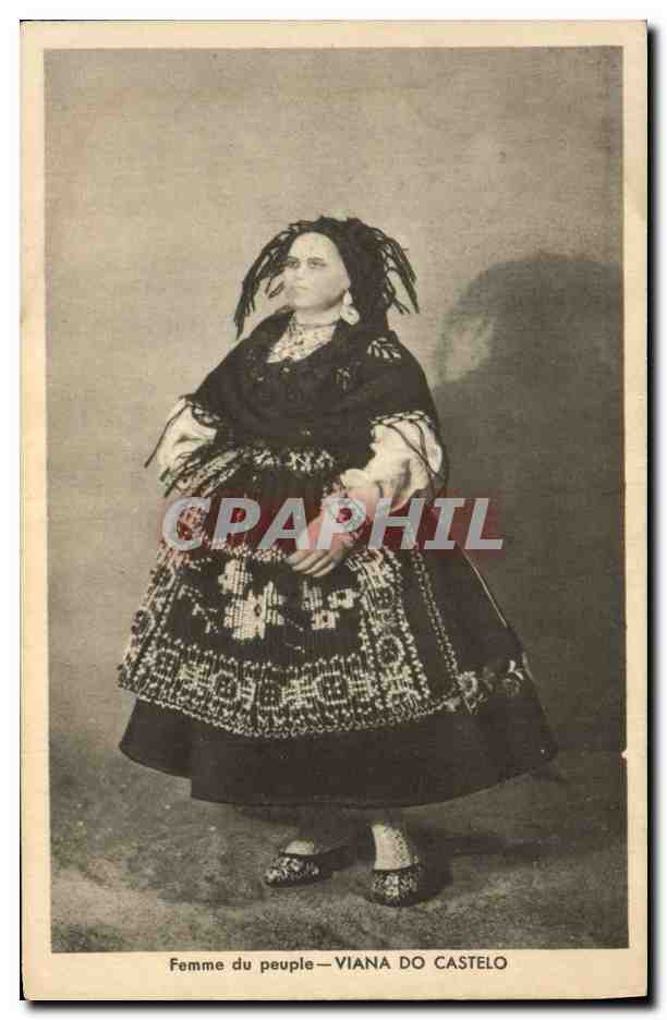 CPA Fantaisie Poupee Femme du peuple Viana do Castelo