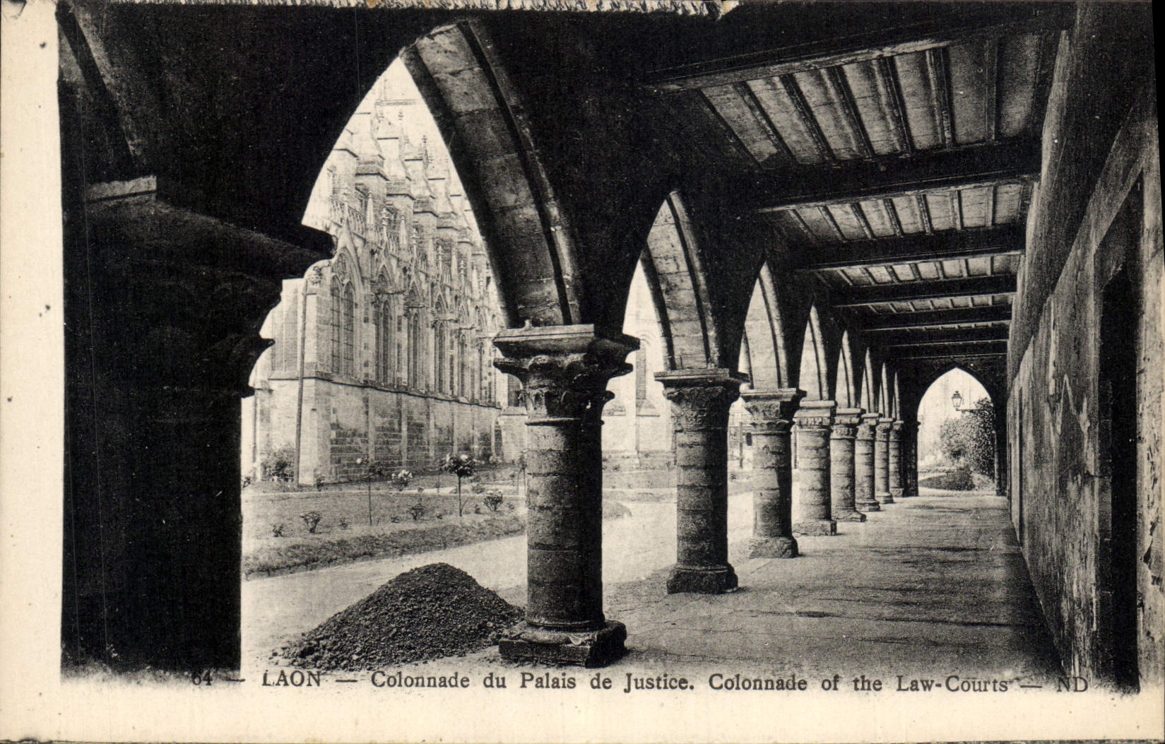 CPA Laon Colonnade du Palais de justice 