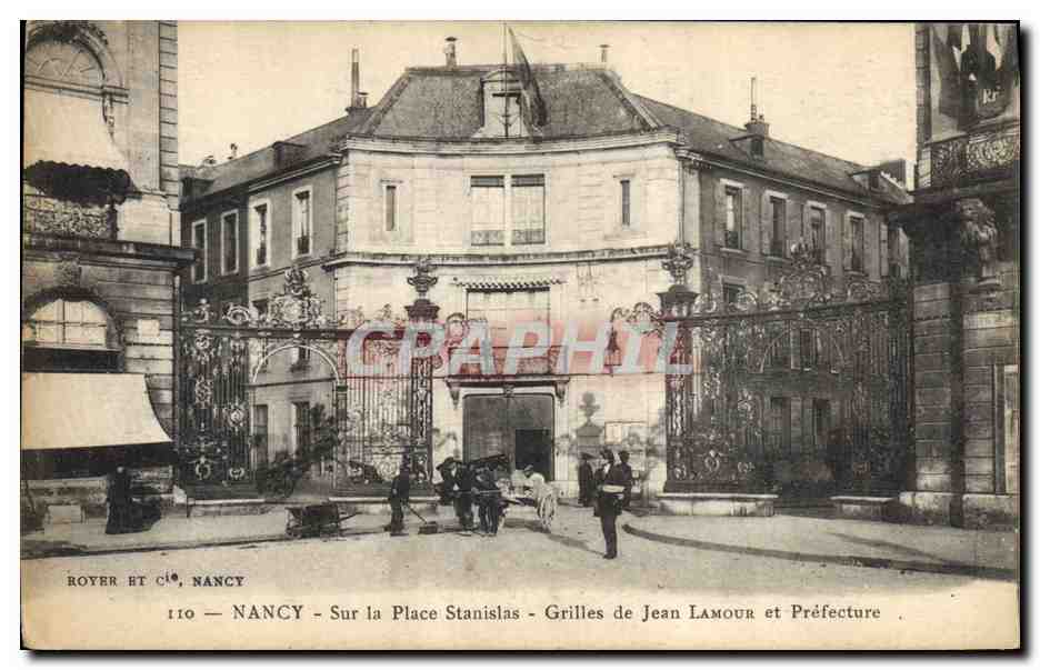 CPA Nancy Sur la Place Stanislas Grilles de Jean Lamour et Prefecture 