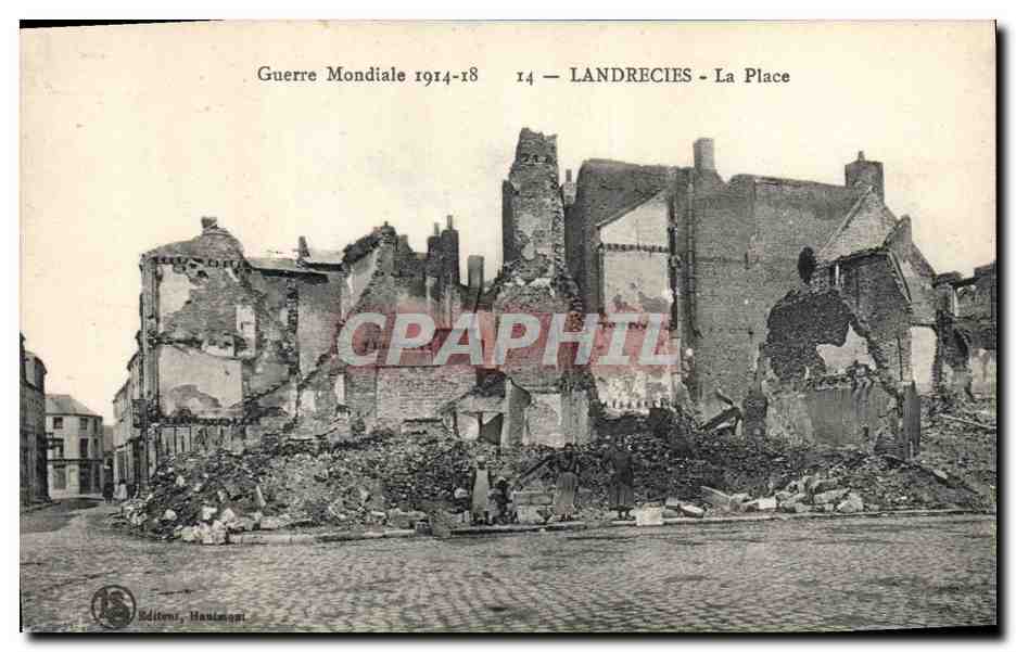 CPA Militaria Landres La place 