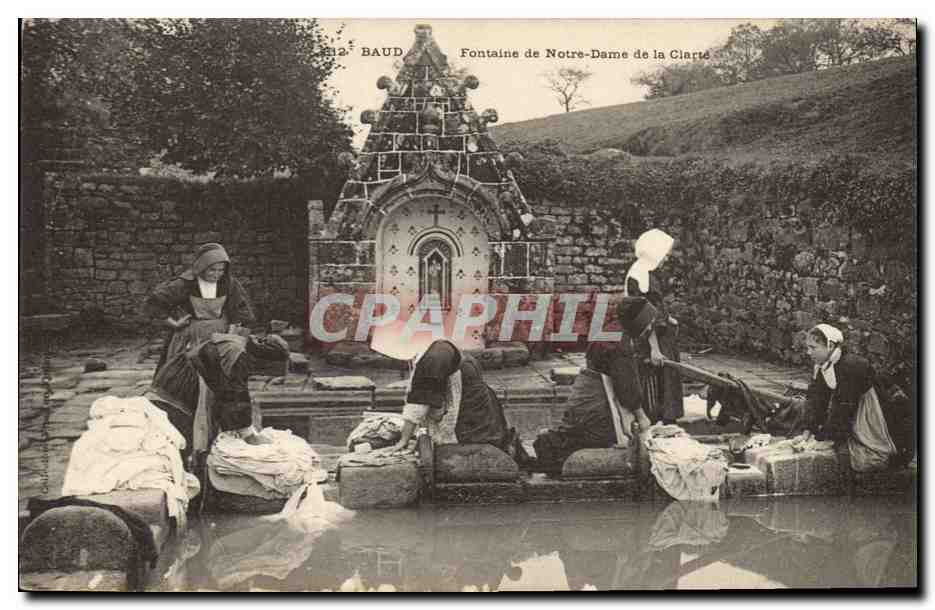 CPA Folklore Baud Fontaine de Notre Dame de la clarte