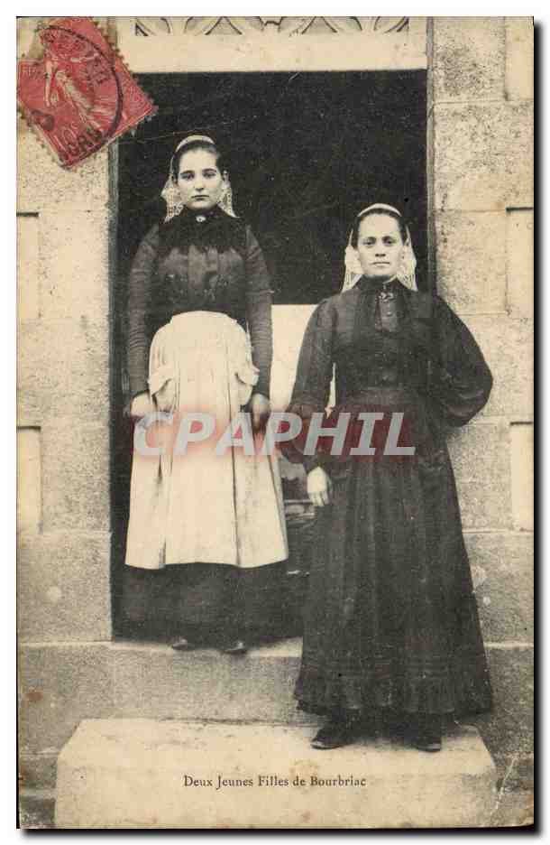 CPA Folklore Deux jeunes filles de Bourbriac