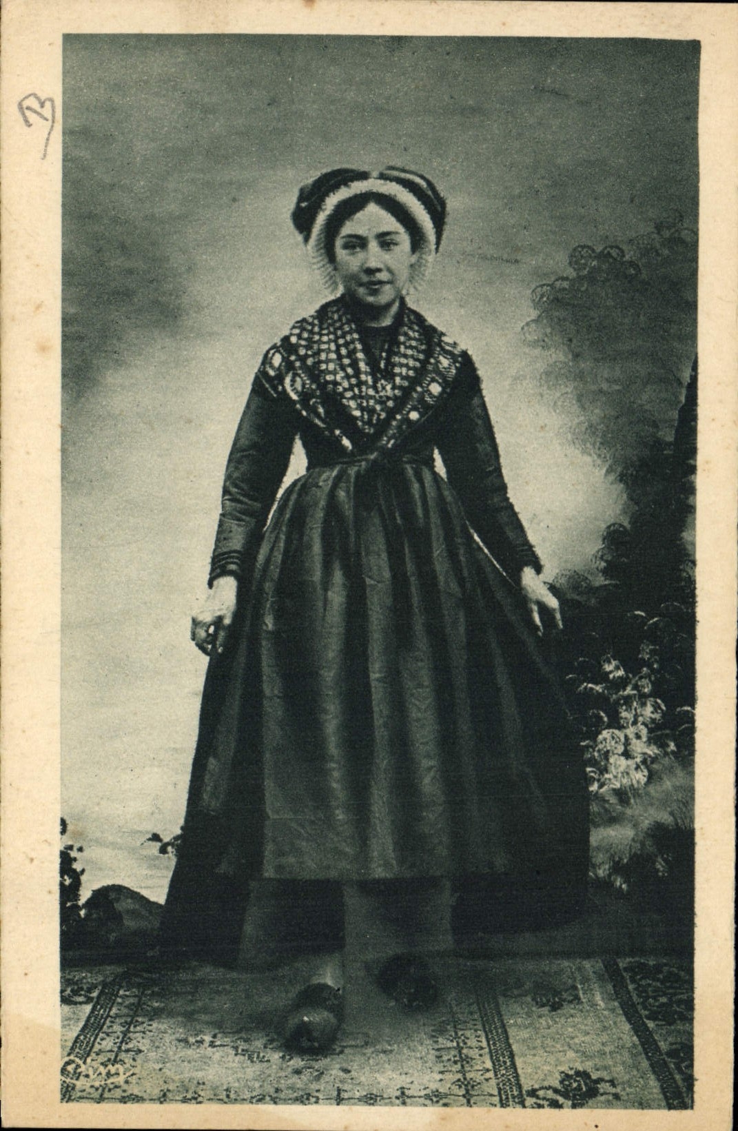 Jeune Auvergnate — COSTUMES D'AUVERGNE — éditeur CPAPHIL, n° II