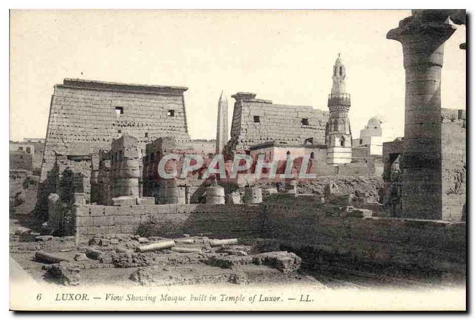 Luxor — Vue montrant la mosquée bâtie dans le temple de Luxor — LL.