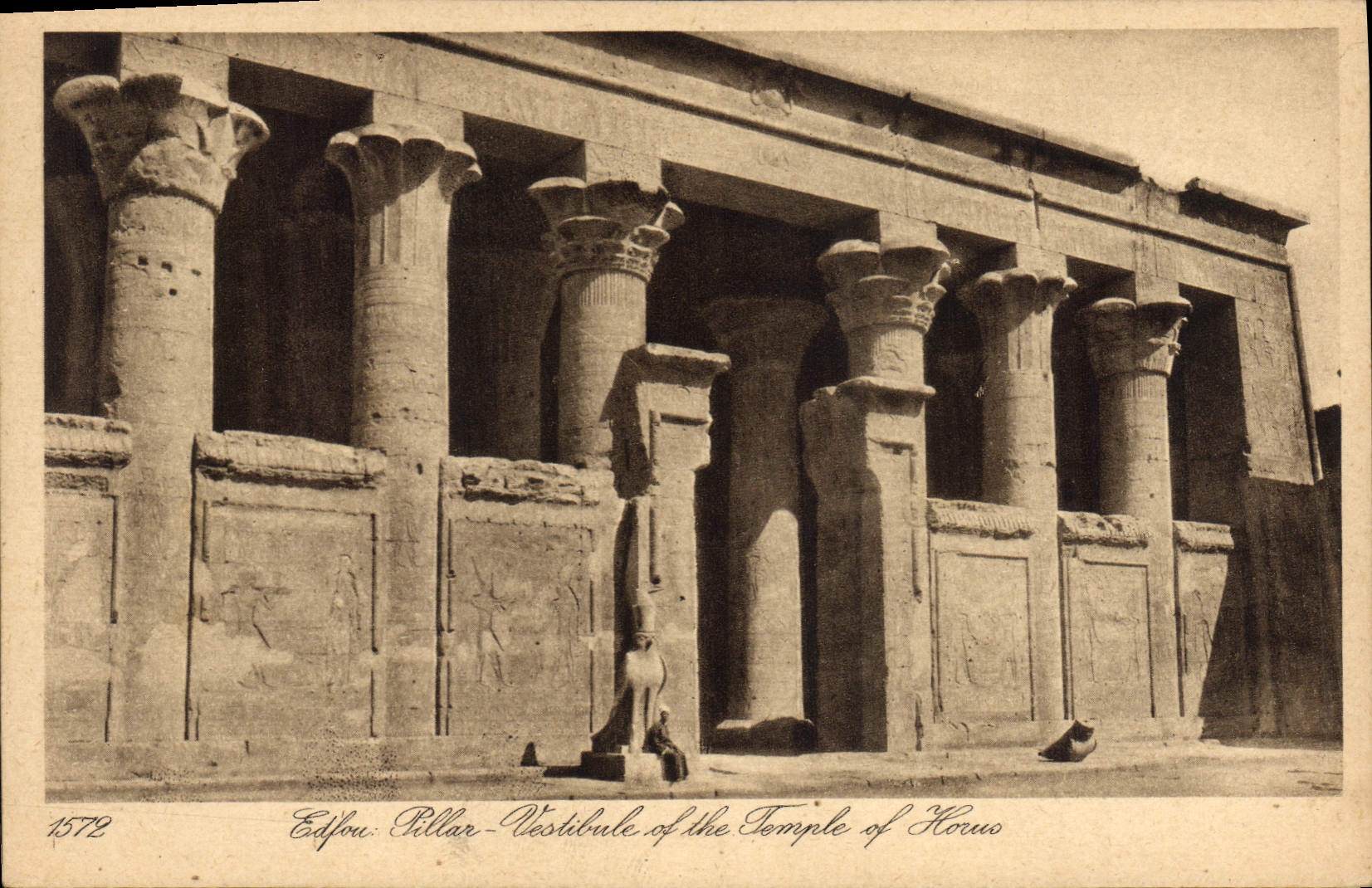 Edfou: Pillar-Vestibule of the Temple of Horus — série 1572