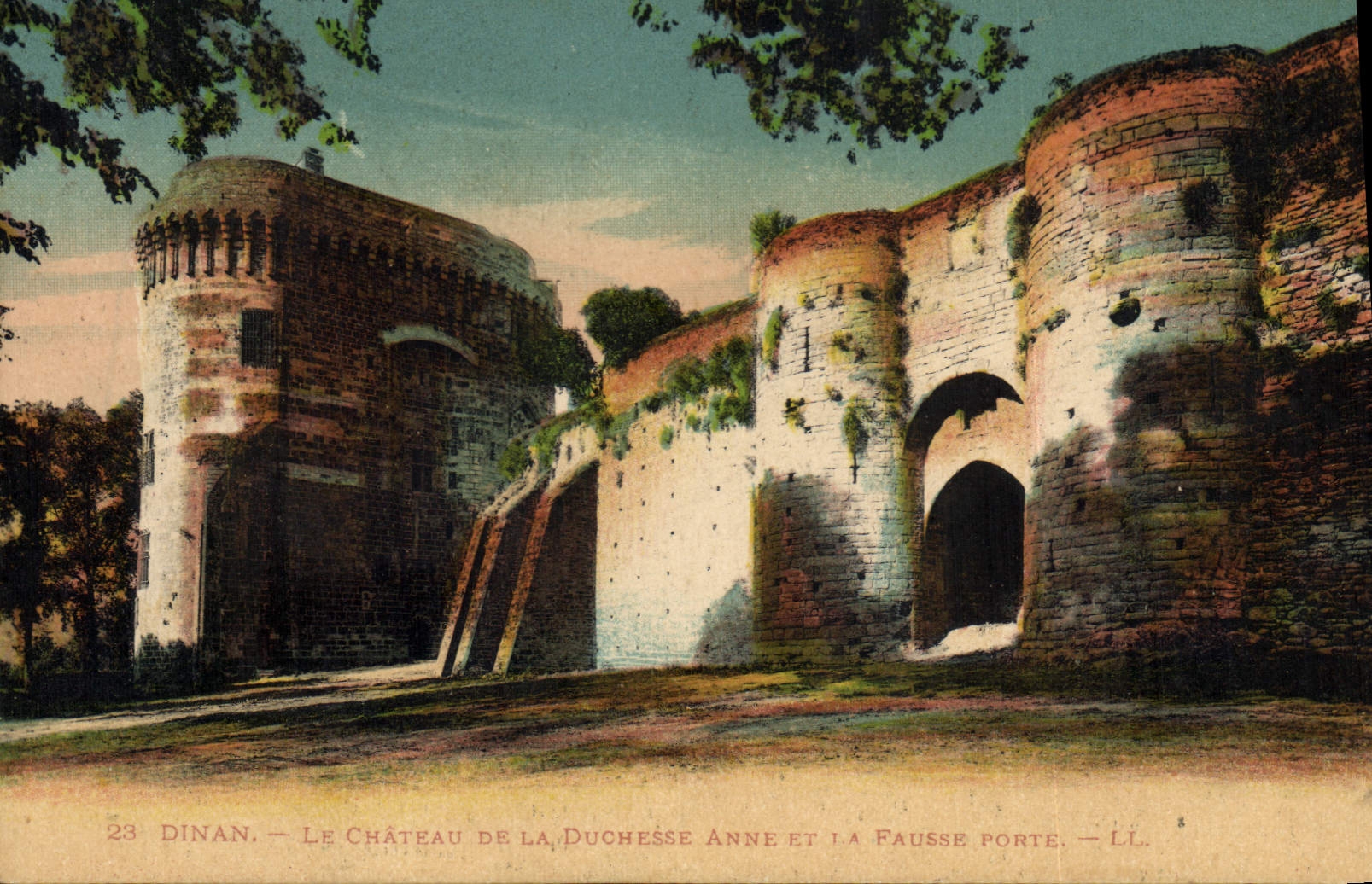 CPA Chateau de la Duchesse Anne et la fausse porte Dinan
