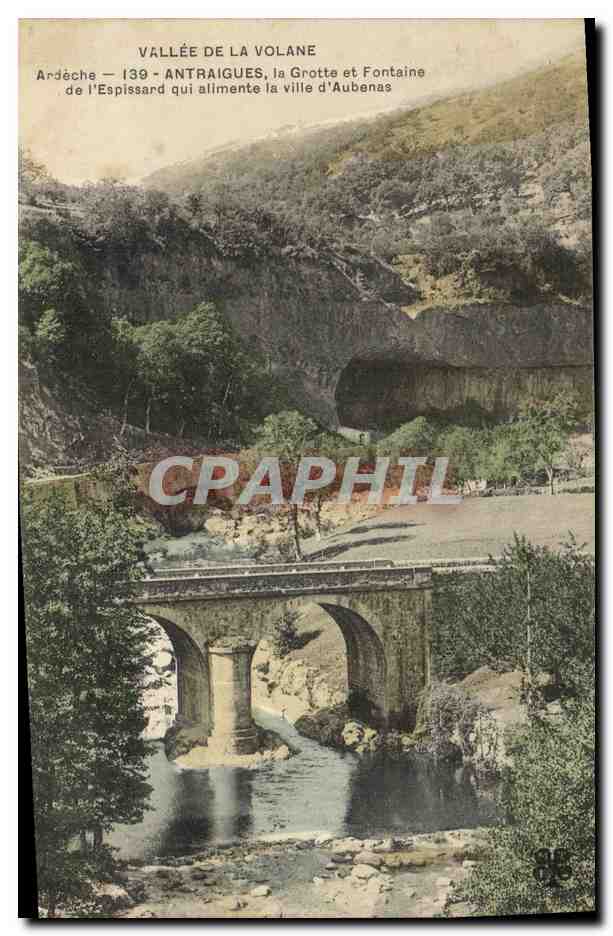 CPA Grotte Grottes Vallee de la Volane Antraigues La grotte et la fontaine de l'eSpissard qui alimen