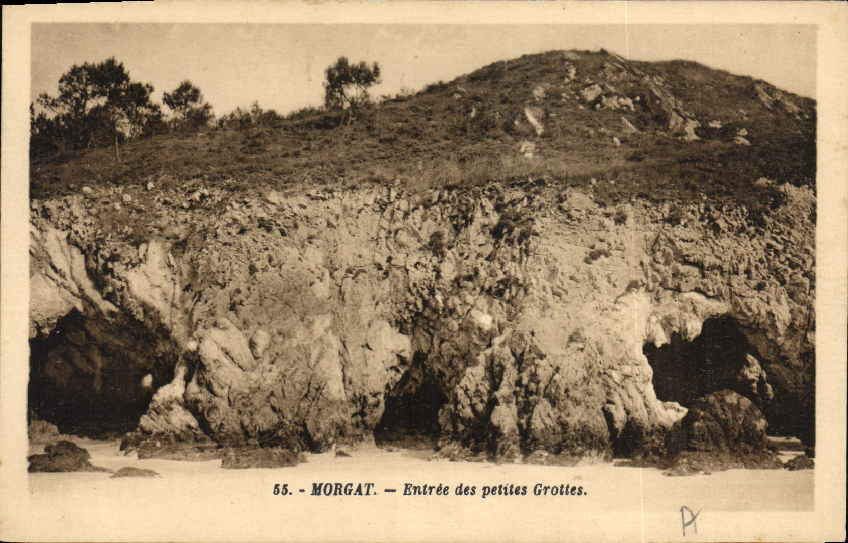 Morgat — Entrée des petites Grottes — G. Artaud, éditeur, Nantes