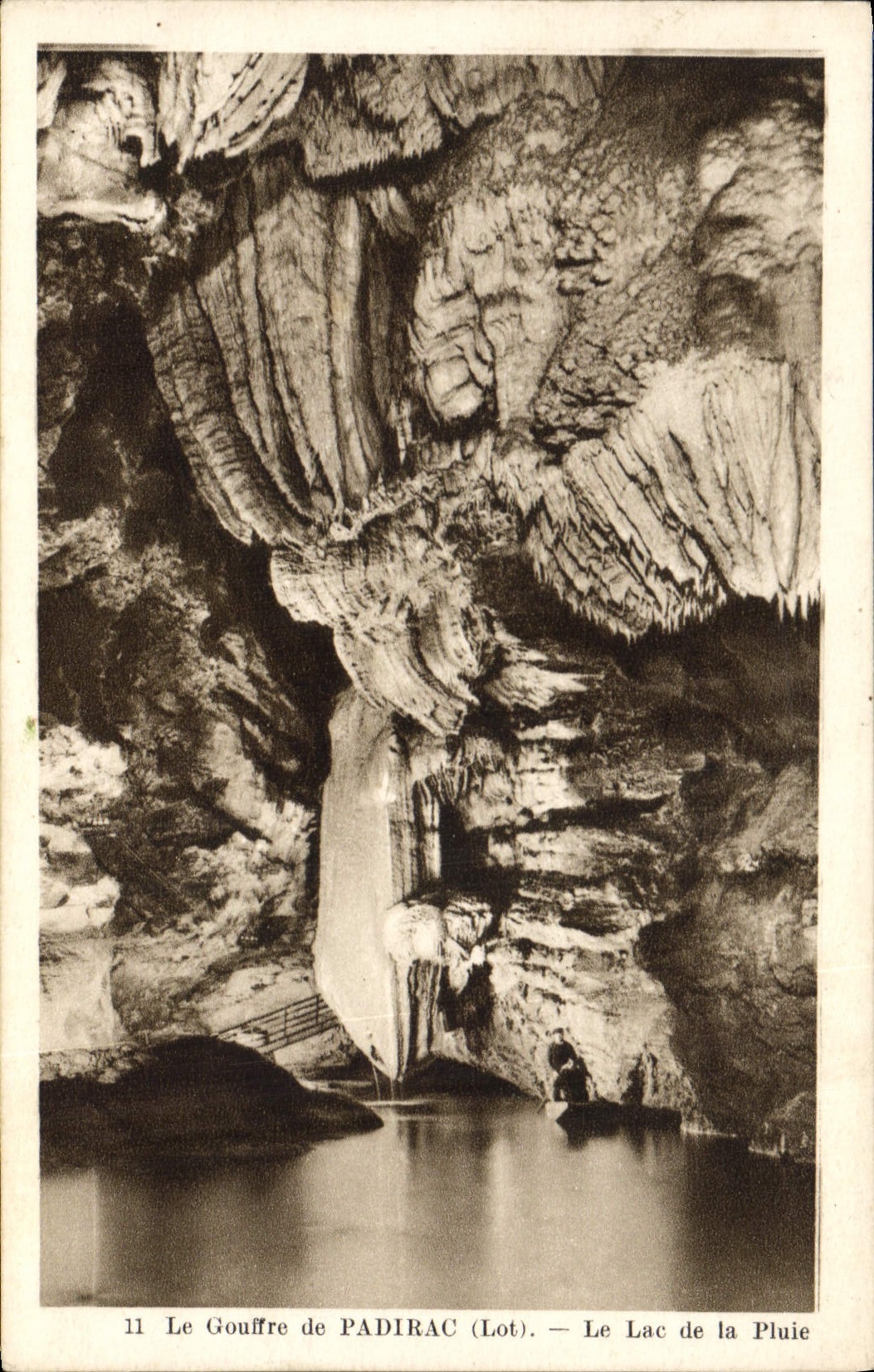 CPA Grotte Grottes Le gouffre de Padirac Le lac de la pluie