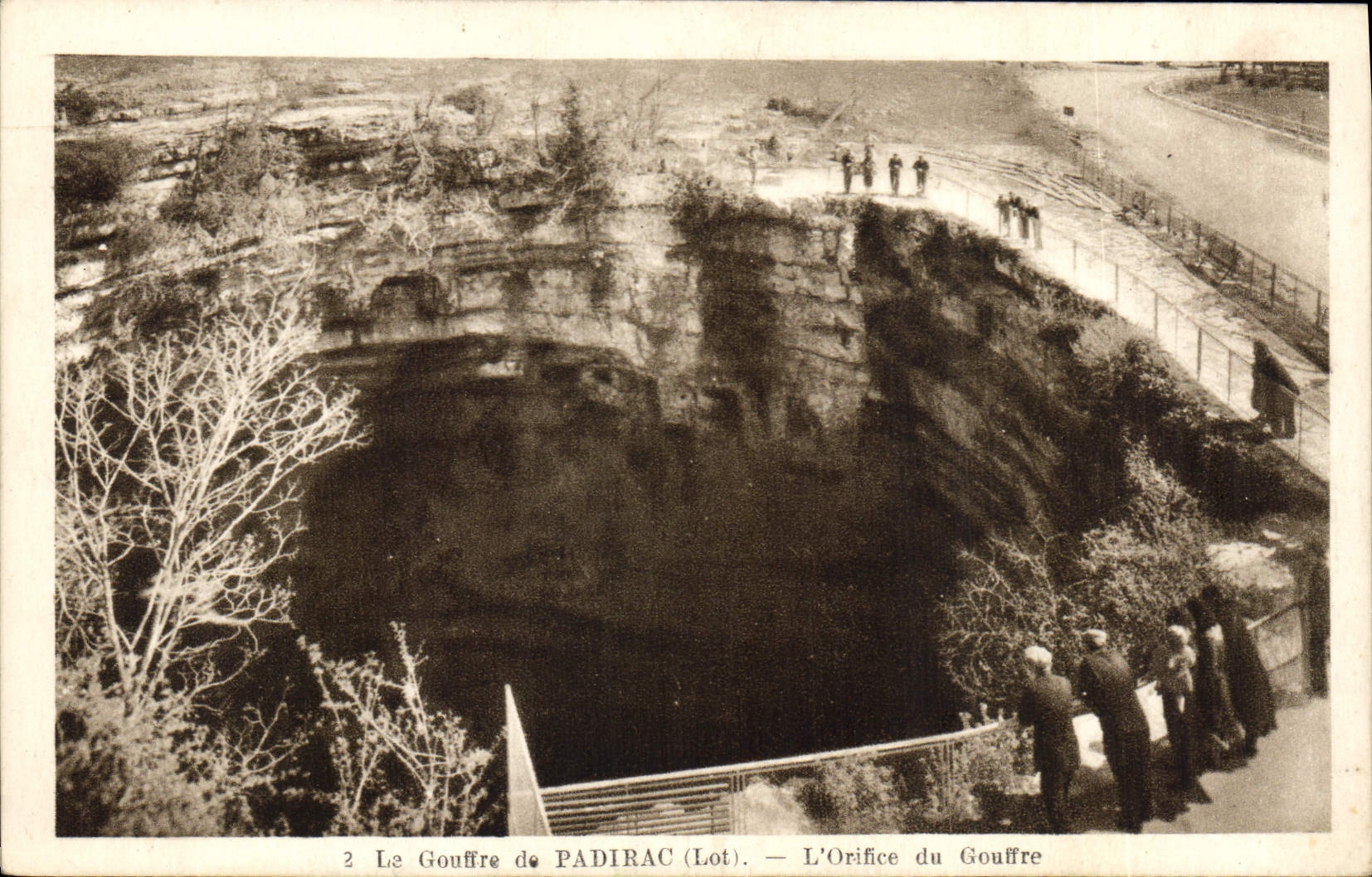 CPA Grotte Grottes Le gouffre de Padirac L'orifice du gouffre