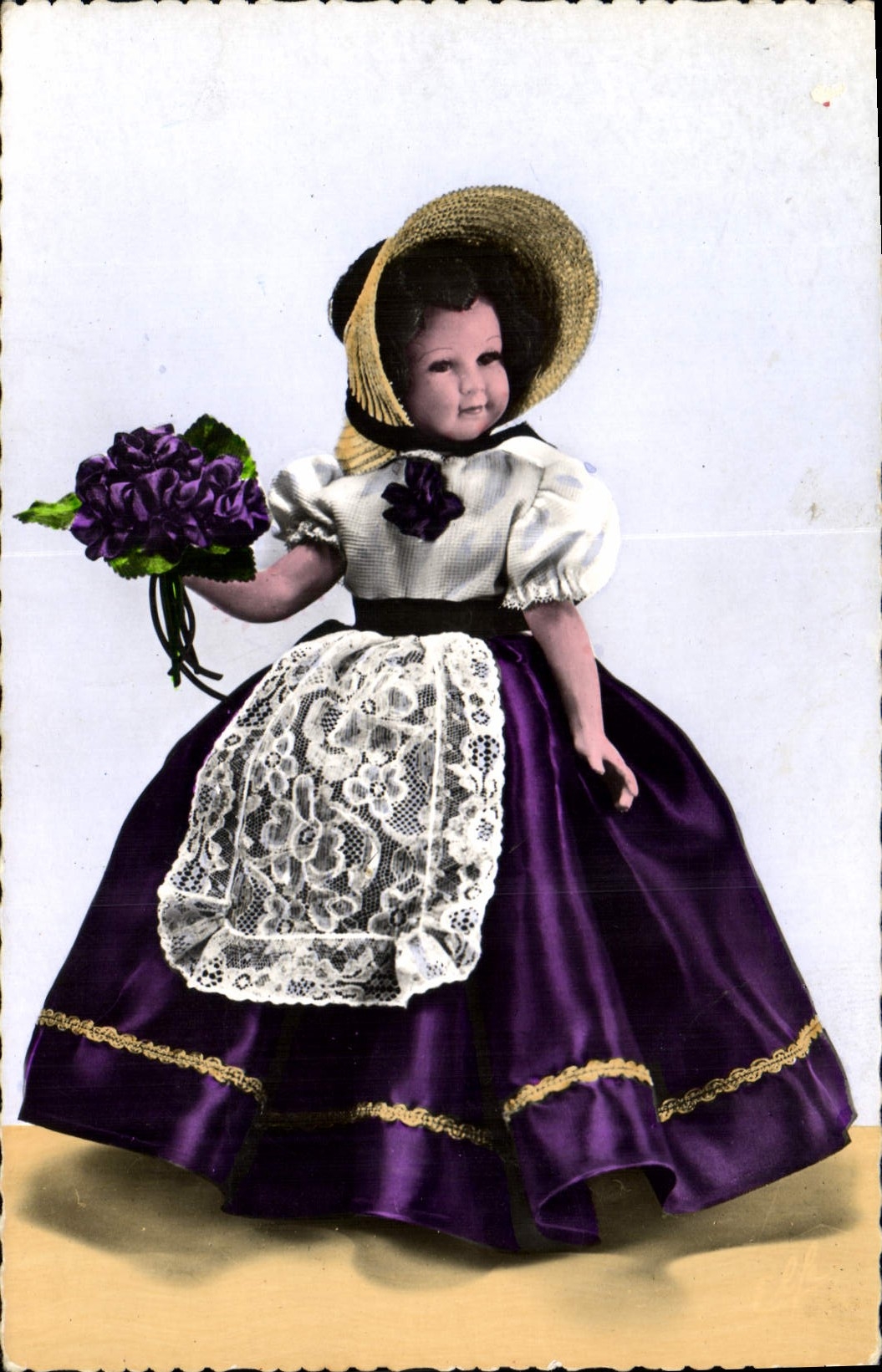 Poupée en costume traditionnel — éditeur : Éditions Révélation - Toulouse, n° 11