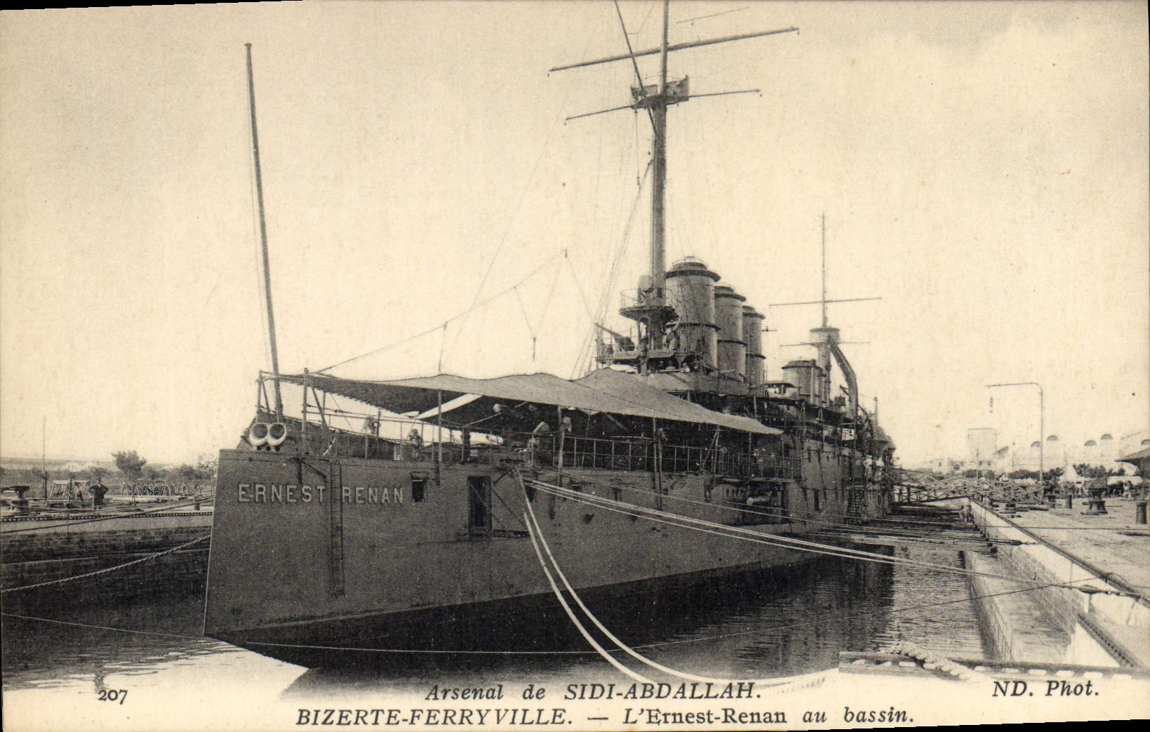 El Ernest-Renan en el bacino — Arsenal de Sidi-Abdallah, Bizerte-Ferryville — ND. Foto n°207