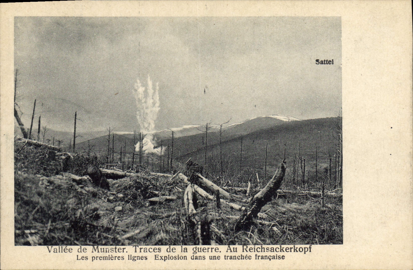 CPA Militaria Vallee de Munster Traces de la guerre Les premieres lignes Explosion dans une tranchee