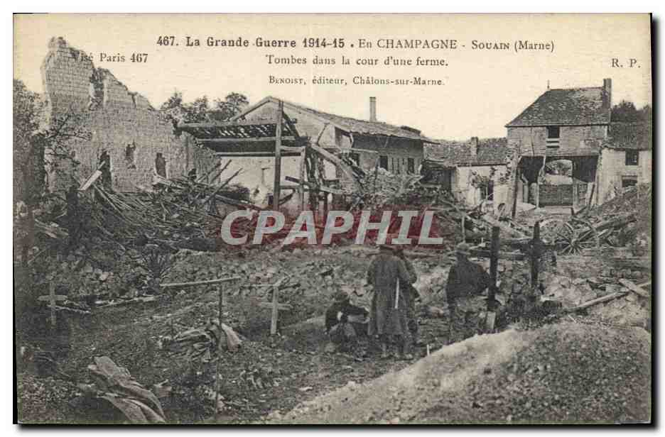 Champagne - Souain (Marne) — Tombes dans la cour d'une ferme — BENOIST, éditeur, Châlons-sur-Marne