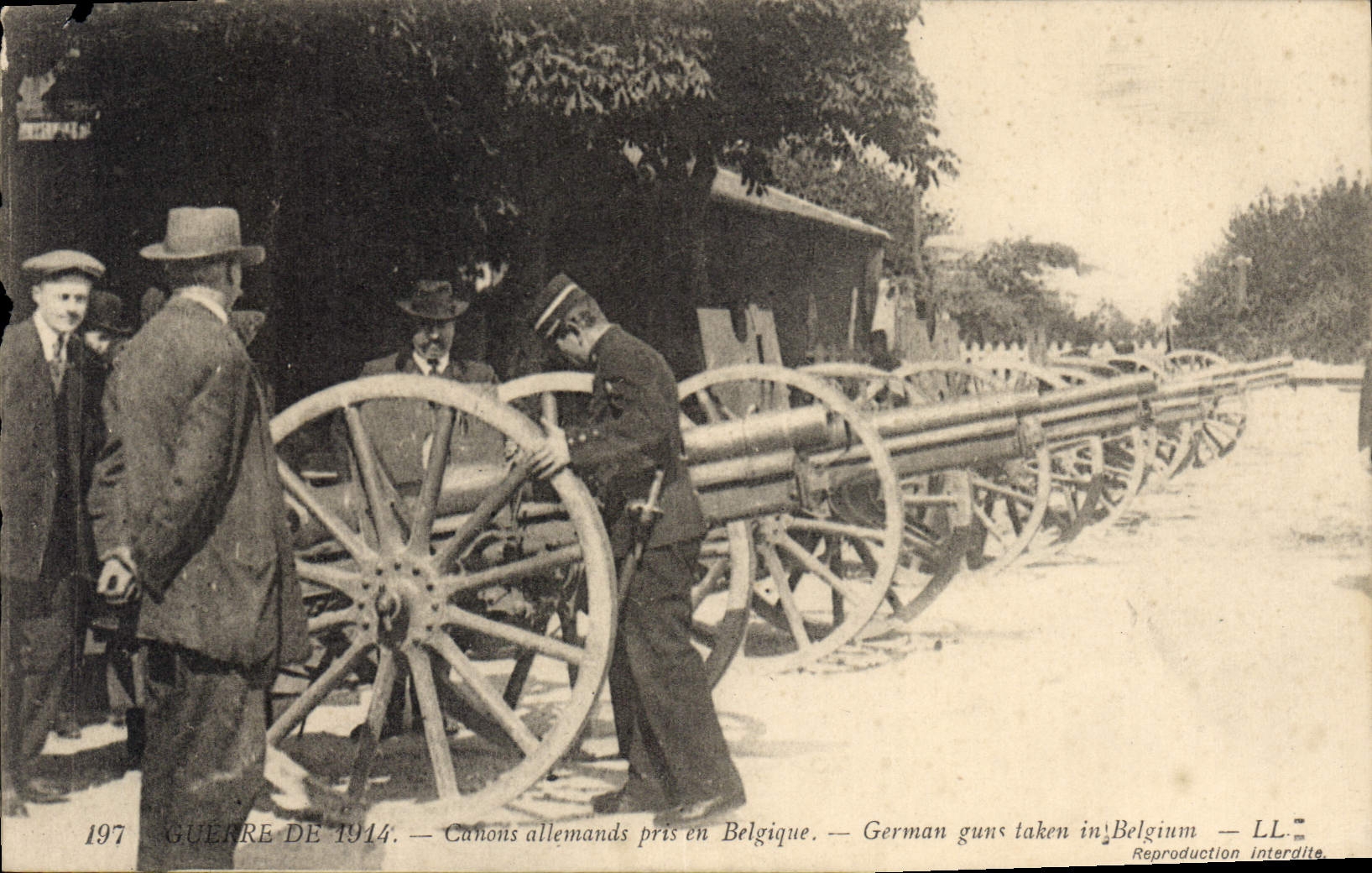 CPA Militaria Canons allemands pris en Belgique
