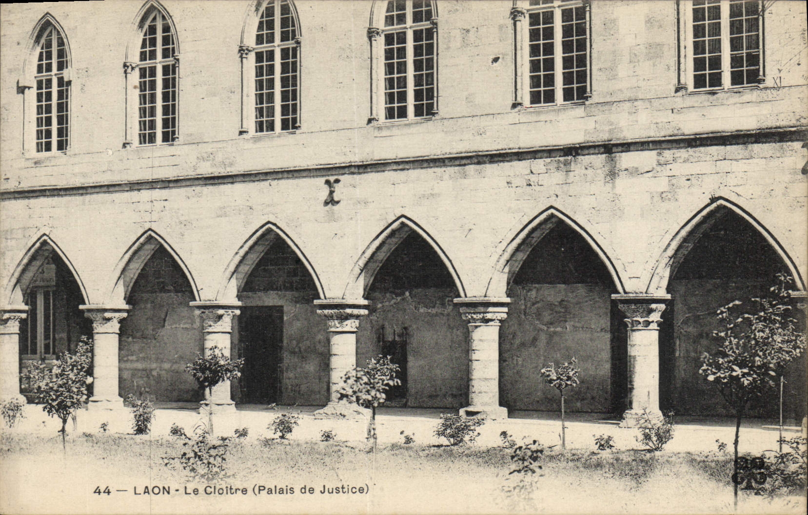 CPA Palais de justice Laon Le cloitre