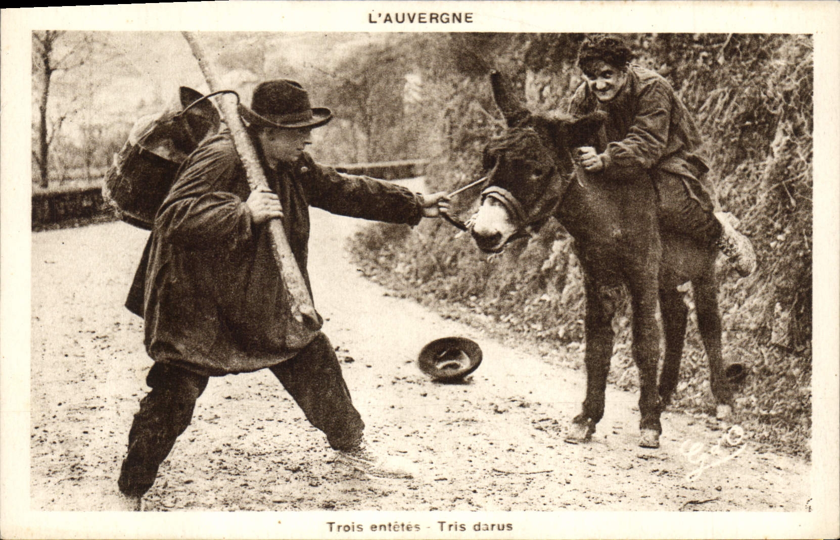 L'Auvergne — Trois entêtés - Tris darus — Gouliéfongas, éditeur (Puy-de-Dôme)