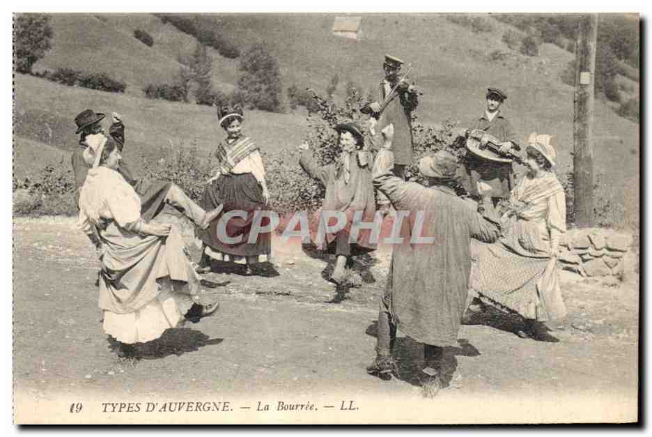 CPA Folklore Auvergne La bourree