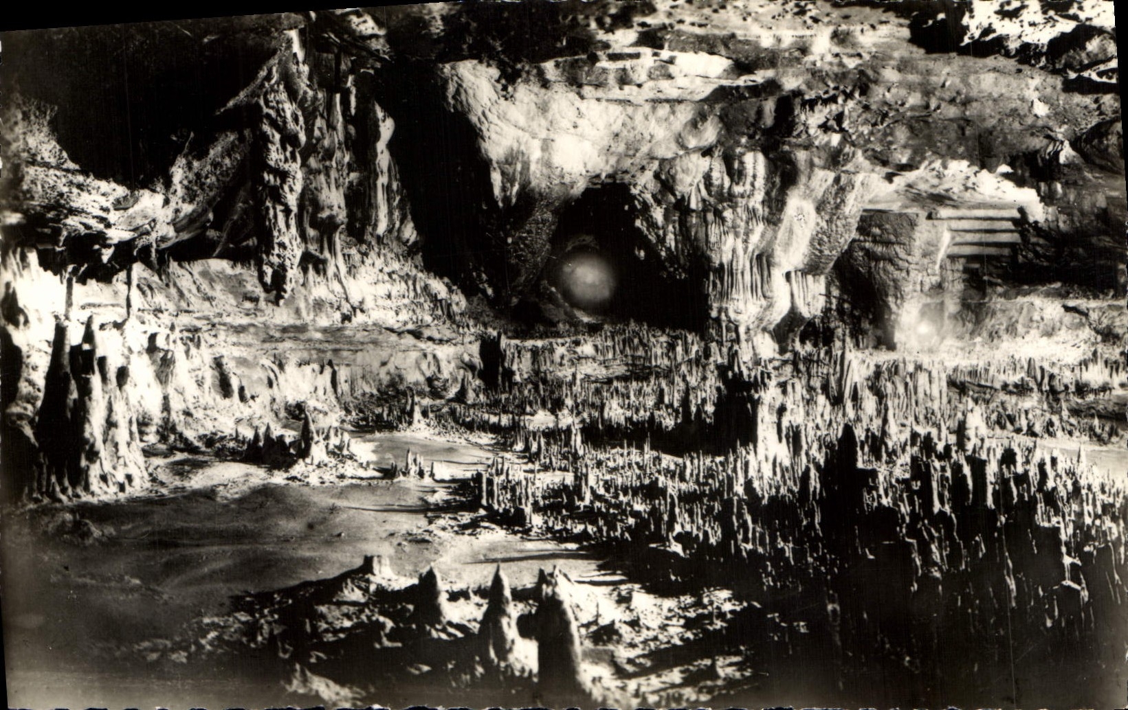 CPA Grotte Grottes d'Arcy sur cure La salle de la vierge