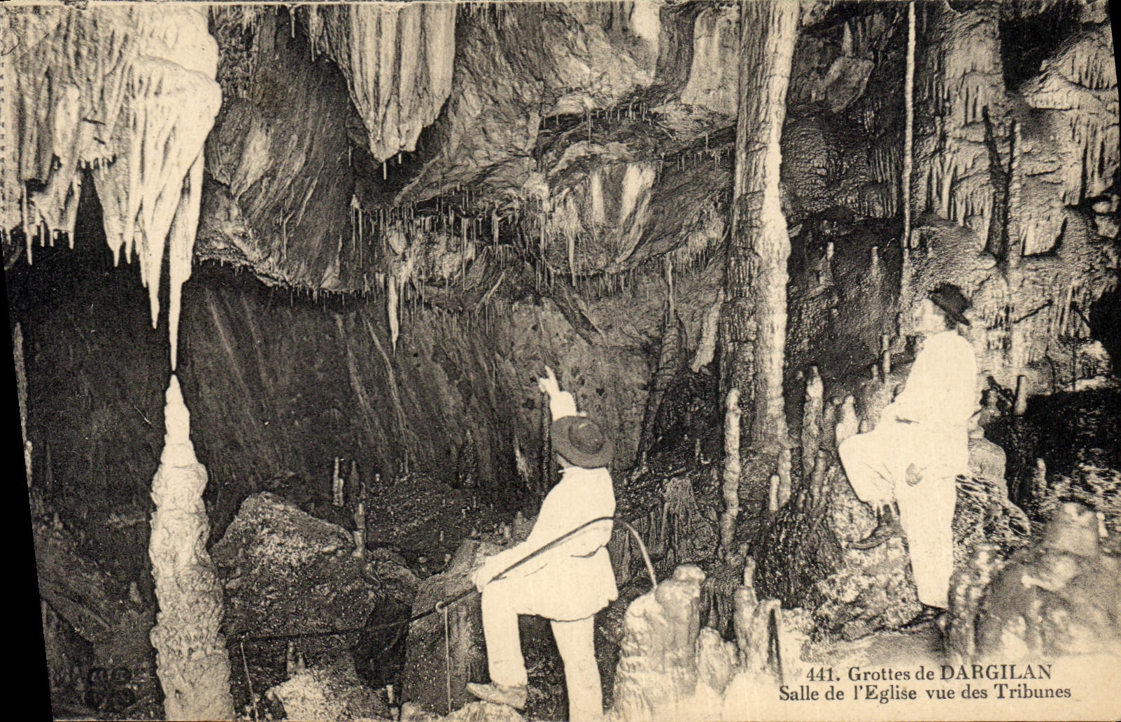 CPA Grotte Grottes de Dargilan Salle de l'eglise des tribunes 