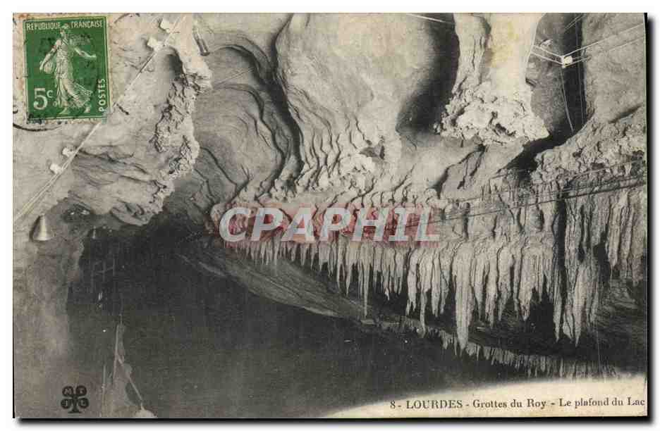 CPA Grotte Grottes du Roy Le plafond du lac Lourdes