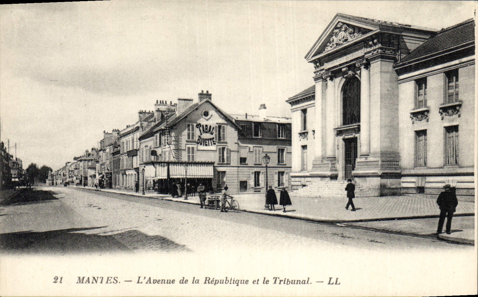 CPA Palais de Justice Mantes l'avenue de la Republique et le Tribunal