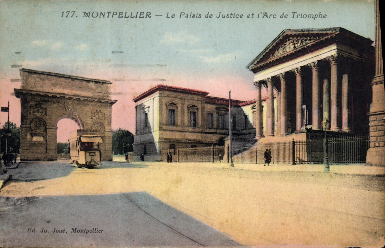 CPA Montpellier le palais de justice et l'Arc de Triomphe Tramway