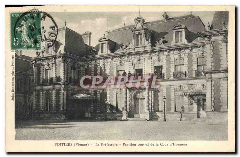 CPA Poitiers Prefecture Pavillon central de la Cour d'honneur