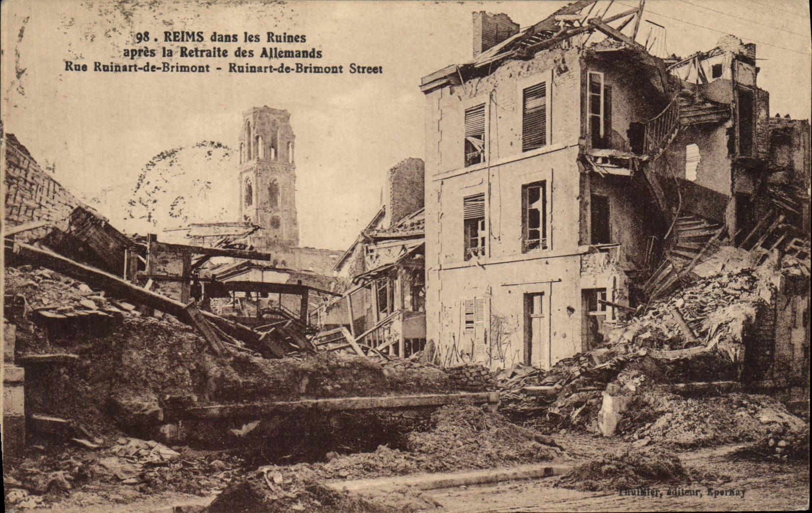 CPA Militaria Reims apres la retraite des allemands Rue Ruinart de Brimont 