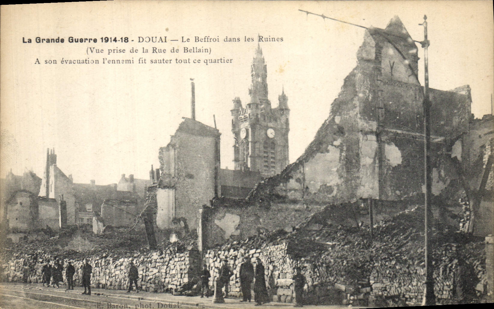 Douai — Le Beffroi dans les Ruines — Vue prise de la Rue de Bellain — E. Baron, phot. Douai