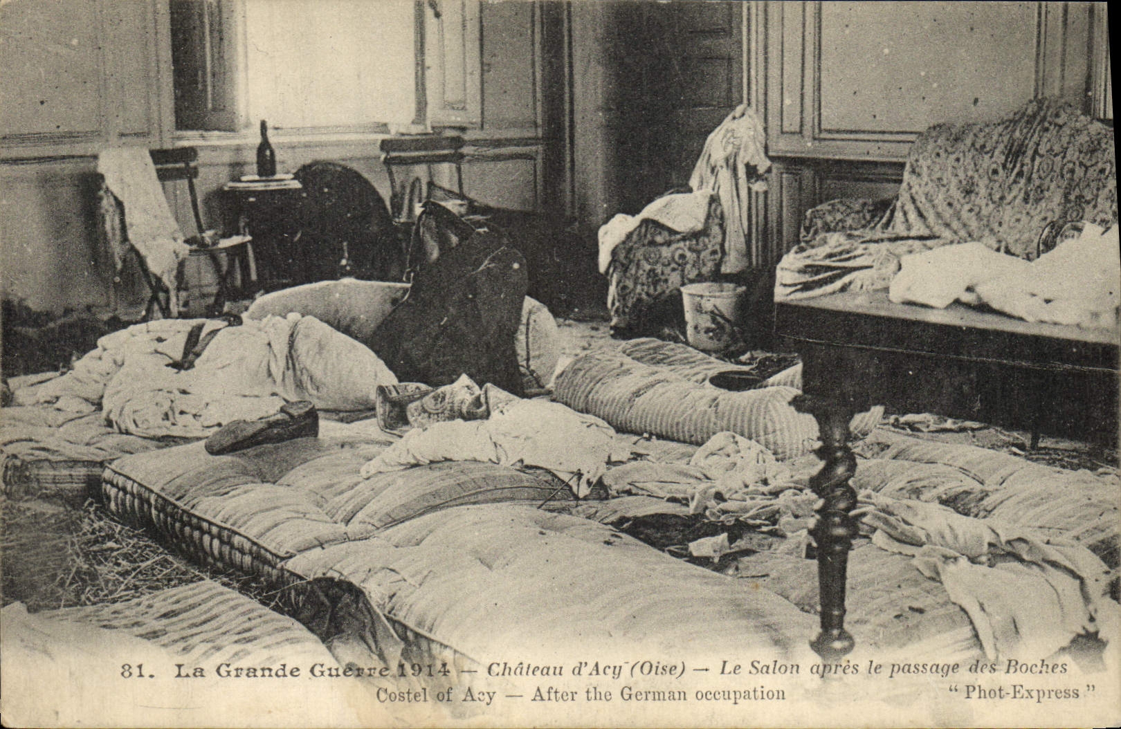 Château d'Acy (Oise) — Salon after the passage of the Boches — Phot-Express
