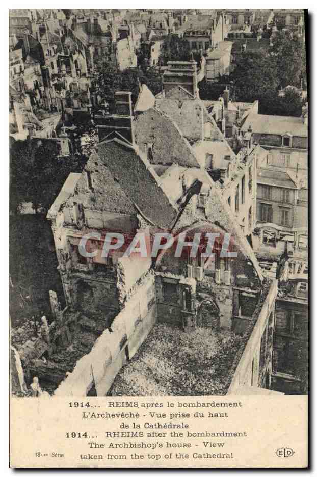 CPA Militaria Reims apres le bombardement l'Archeveche vue prise du haut de la cathedrale 