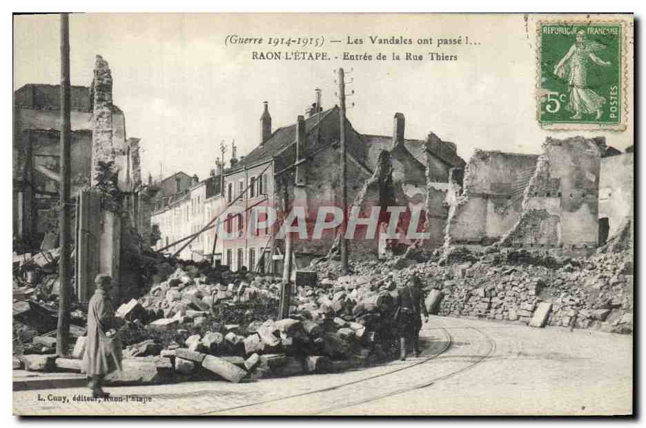CPA Militaria Guerre 1914 1915 les Vandales ont passe Raon l'Etape entree de la rue Thiers 