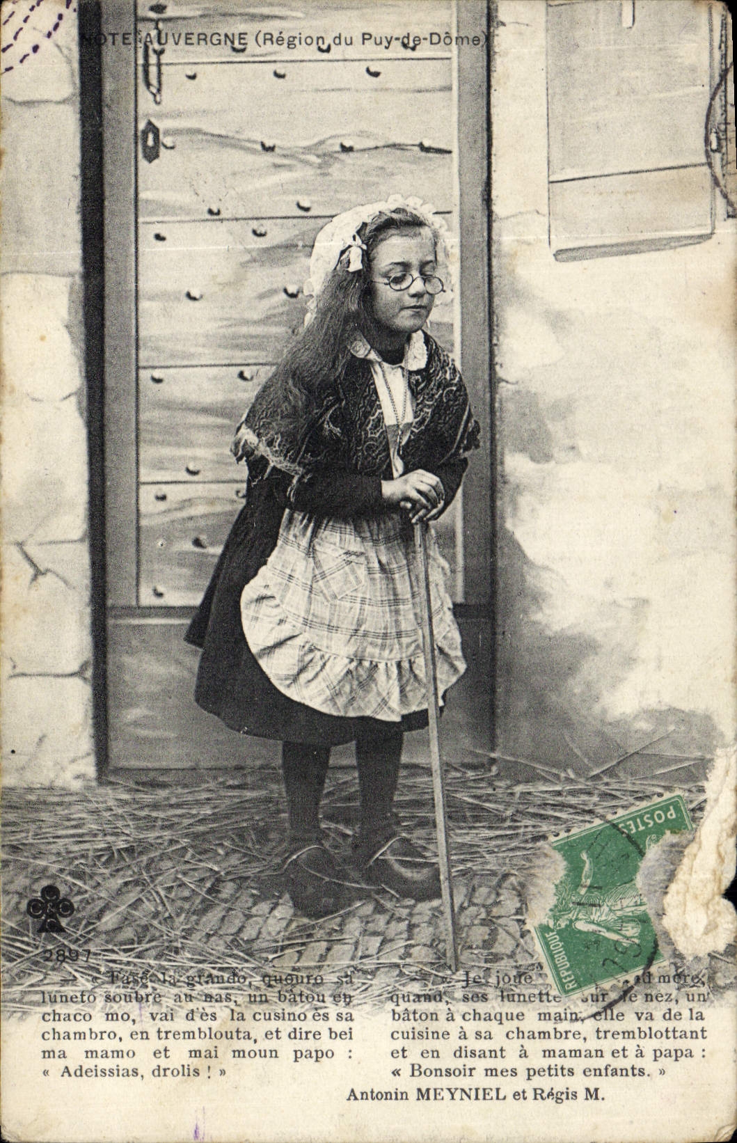 CPA Folklore Auvergne Enfant