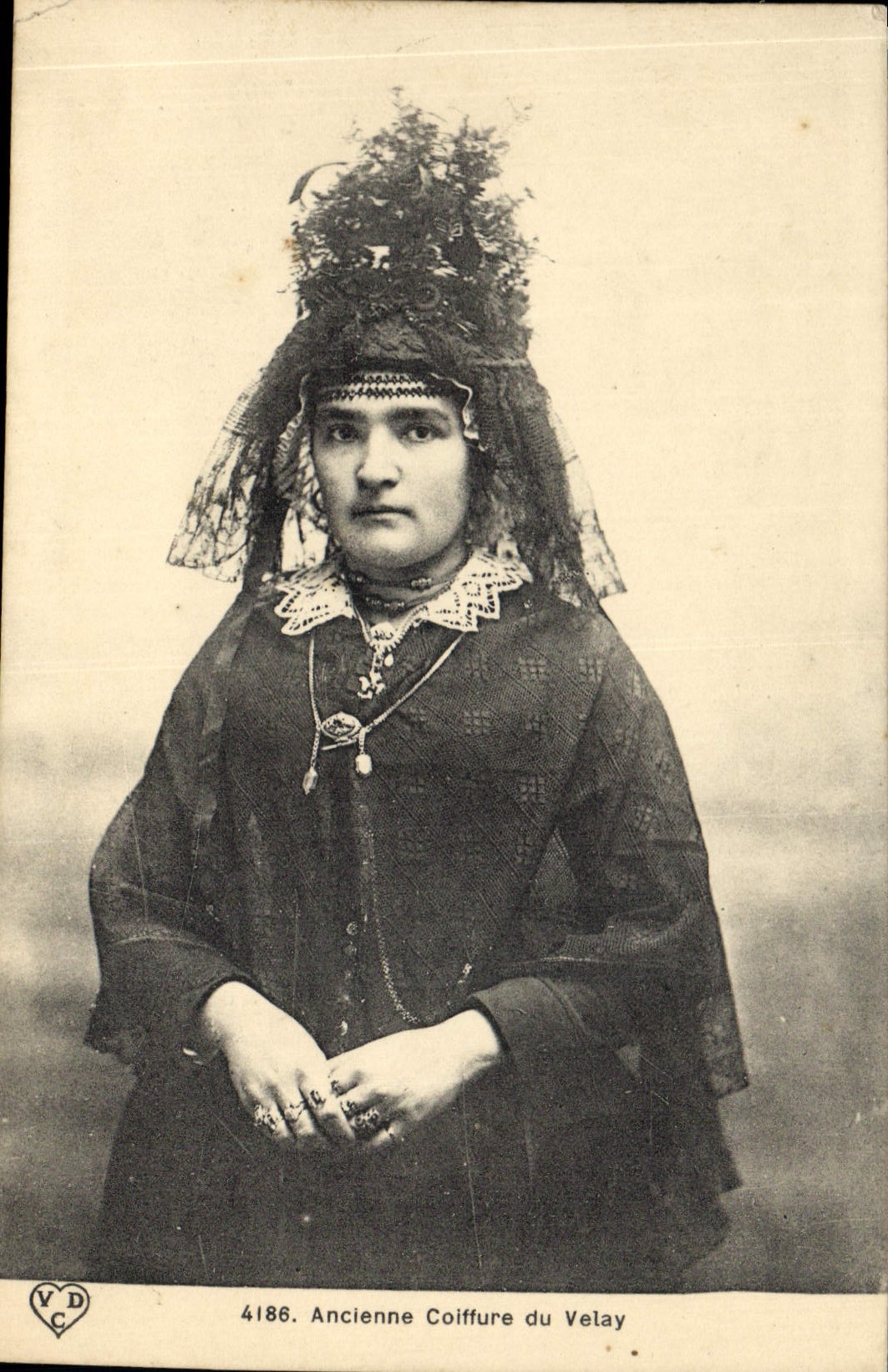 CPA Folklore Ancienne coiffure du Velay