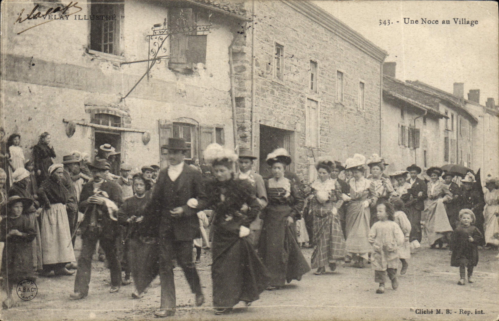 CPA Folklore Une noce au village Mariage  