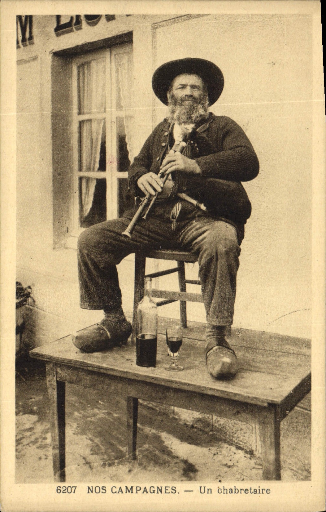 CPA Folklore Un chabretaire 