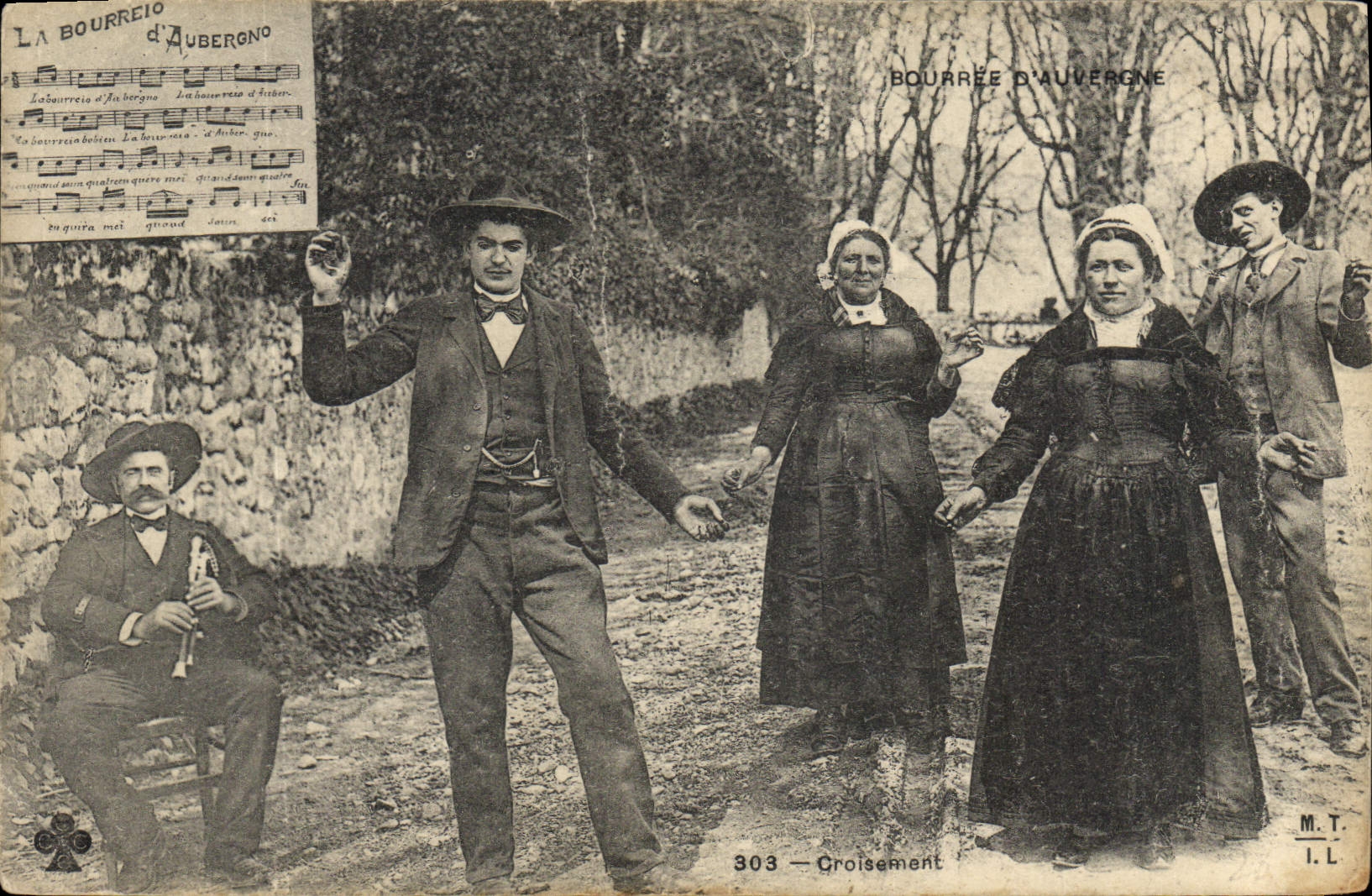 CPA Folklore Auvergne La bourree